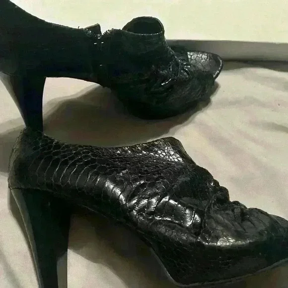 Black Worthington heels - Picture 2 of 6